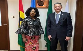 السفير المصري في غانا يلتقي وزيرة الخارجية لمراجعة ترتيبات قمة المناخ