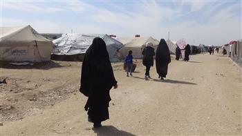 العراق يعلن إتمام عودة 925 عائلة من مخيم الهول السوري