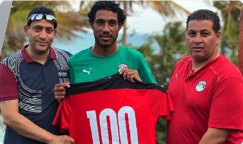 بعثة «الشاطئية» تحتفل بوصول مصطفى شيكا إلى 100 مباراة دولية 