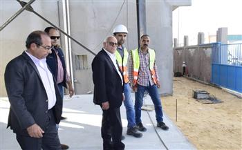محافظ بورسعيد يتفقد سير العمل في إنشاء مصنع إنتاج الغازات