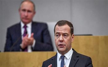 ميدفيديف يدعو ماسك لوقف "ستارلينك" في أوكرانيا