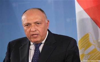 شكري يصل الجزائر للمشاركة في اجتماع وزراء الخارجية العرب التحضيري للقمة