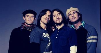 فرقة Red Hot Chili Peppers الشهيرة تفاجئ جمهورها بألبومها الثاني خلال عام