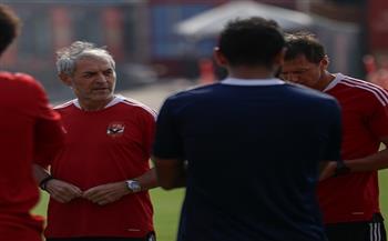 الأهلي يخوض مرانه على ملعب التتش استعدادا لمباراة الداخلية في الدوري