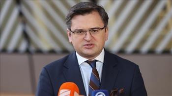 وزير الخارجية الأوكراني يتهم روسيا باستخدام "ذريعة كاذبة" لتعليق مشاركتها في ممر الحبوب بالبحر الأسود