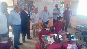 رئيس مدينة القصير يتابع انتظام العملية التعليمية بعدد من المدارس