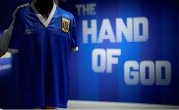 قميص مارادونا يزين معرض قطر قبل مونديال 2022