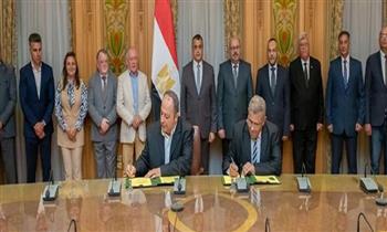 وزير الإنتاج الحربي يشهد توقيع عقدين مع بابيريوس مصر لإنتاج العبوات الغذائية الصديقة للبيئة