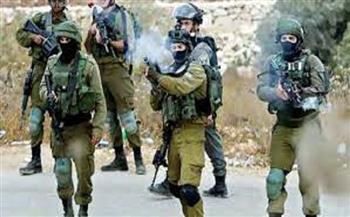 إصابة فلسطيني واعتقال آخرين فى اقتحام الاحتلال مناطق بالضفة الغربية
