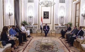 رئيس الوزراء يشيد بعلاقات الأخوة والتعاون بين مصر وسيراليون