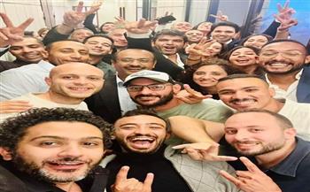 فريق عمل «القاهرة الإخبارية» يحتفلون بـ انطلاق القناة (صورة)