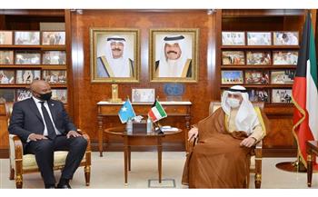 وزير الخارجية الكويتي يلتقي بنظيرَه الصومالي