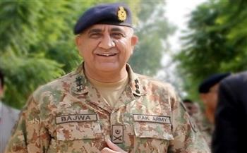 قبل أسابيع من تقاعده المتوقع.. قائد الجيش الباكستاني يلتقي وزير الدفاع الأمريكي
