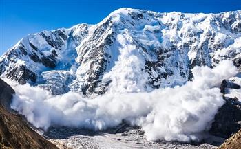 انهيار جليدي يودي بحياة 19 شخصاً بالجانب الهندي من جبال الهيمالايا