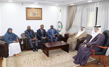 العسومي يستقبل أعضاء جمهورية  الصومال الجدد بالبرلمان العربي 