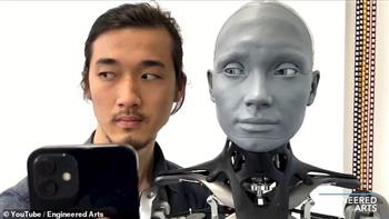 الأكثر تقدما في العالم.. روبوت يحاكي تعبيرات وجه باحث بشكل مخيف