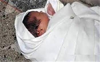 العثور على طفل حديث الولادة بجوار مسجد في حلوان 