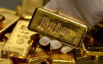 الذهب يتنفس الصعداء مع تعثر الدولار وعوائد السندات