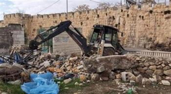 الاحتلال يجرف مساحات من أراضي شرق قلقيلية