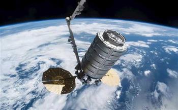 سفينة شحن تصل محطة الفضاء الدولية رغم تعطل لوح شمسي