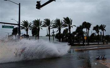 العاصفة الاستوائية نيكول تتحول لإعصار وتتجه إلى فلوريدا