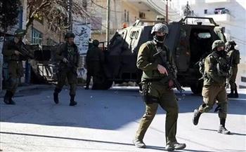 الاحتلال الإسرائيلي يعتقل 10 مواطنين من الضفة بينهم جريح وأشقاء
