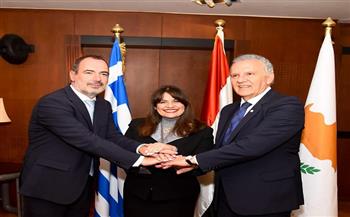 وزيرة الهجرة: حريصون على تعزيز التعاون في المجالات الاقتصادية والسياحية والثقافية مع اليونان وقبرص
