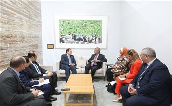 جلسة مباحثات مع وزير الطاقة الأردني بالجناح المصري داخل قمة المناخ