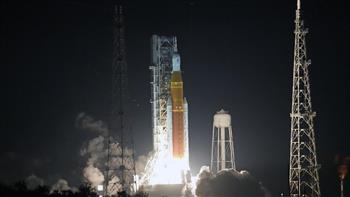 وكالة الفضاء الأمريكية "ناسا" تطلق صاروخها العملاق "إس إل إس" إلى القمر