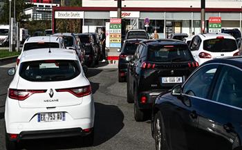 فرنسا وإسبانيا تتعهدان بوقف بيع السيارات التي تعمل بالبنزين