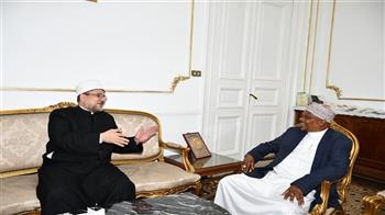 وزير الأوقاف يلتقي سفير مصر بتنزانيا ويناقشان تنظيم دورة لأئمة تنزانيين