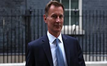 وزير المالية البريطاني يعلن عن زيادات ضريبية وخفض في الإنفاق ويقول إن البلاد في حالة ركود