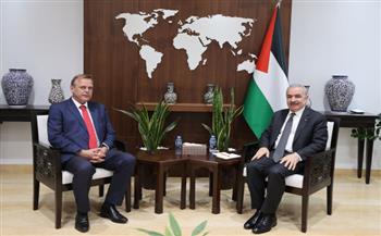 رئيس الوزراء الفلسطيني يبحث مع ممثل هولندا الجديد تعزيز العلاقات الثنائية