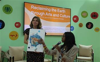 سفيرة مبادرة "دوي" لتمكين الفتيات تشارك بلوحة فنية بفعاليات مؤتمر المناخ بشرم الشيخ 