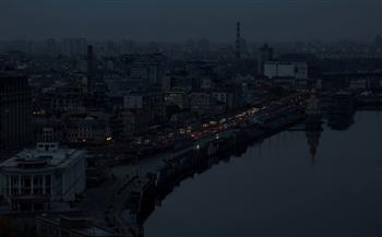 أوكرانيا: تعطل نصف منظومة الطاقة وكييف تواجه انقطاعا كاملاً في الكهرباء