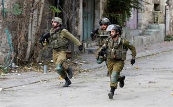 قوات الاحتلال الإسرائيلي تواصل اعتداءاتها على الفلسطينيين في الخليل