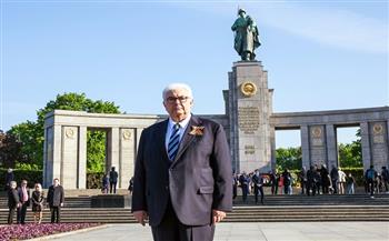 السفير الروسي لدى برلين يكرم مواطنا ألمانيا