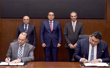 «مدبولي» يشهد توقيع بروتوكول لتقديم خدمات الشهر العقاري بمقار المصرية للاتصالات