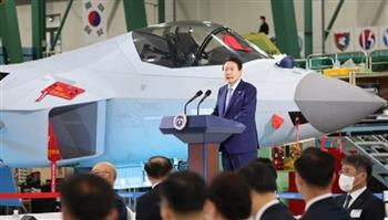 زعيم كوريا الجنوبية يتعهد بتقديم الدعم الكامل لتصدير الأسلحة