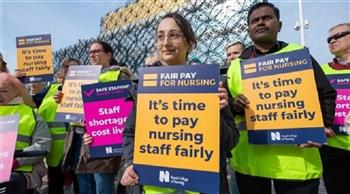 الممرضات في بريطانيا يقررن الدخول في إضراب بعد رفض زيادة رواتبهن