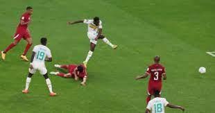 كأس العالم 2022.. المعز علي يعتذر لجمهور قطر بعد الخسارة أمام السنغال