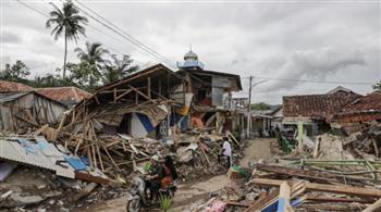 ارتفاع حصيلة ضحايا زلزال إندونيسيا إلى 321 قتيلاً