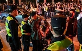 هيئة الإذاعة البريطانية تتهم الشرطة الصينية بالاعتداء على مراسلها