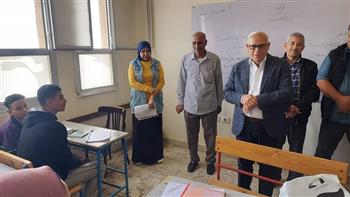 محافظ بورسعيد يتابع سير العملية التعليمية بمدرسة المجد للتعليم الأساسي