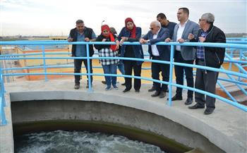 محافظ بورسعيد يتفقد محطة ترشيح المياه السطحية بالكاب
