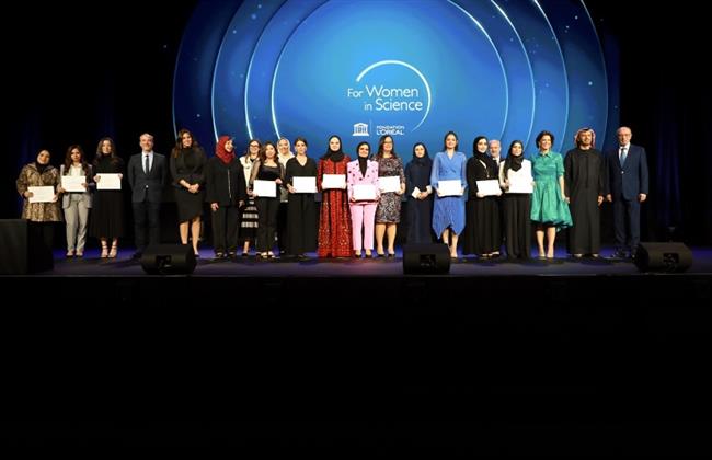 3 باحثات مصريات يفزن بزمالة برنامج «لوريال - يونسكو من أجل المرأة في العلم»