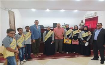 رئيس مدينة القصير يلتقي أعضاء المكتب التنفيذى لمدرسة جمال عبد الناصر الإعدادية