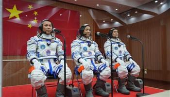 وصول ثلاثة رواد فضاء في أول تناوب إلى محطة الفضاء الصينية