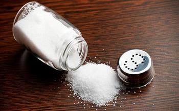 متى يصبح الملح «سم أبيض»؟.. طبيب يحذر
