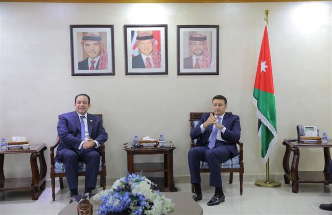 نائب رئيس البرلمان العربي يلتقي رئيس مجلس النواب الأردني (صور)